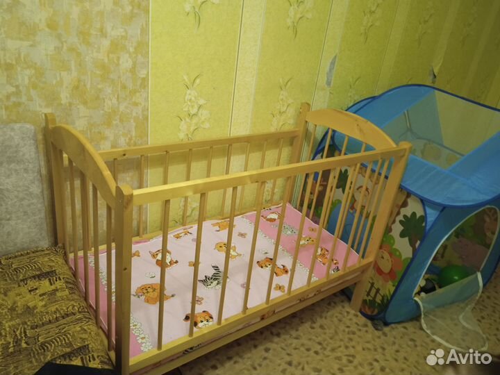 Детская кроватка с матрасом и бортиками