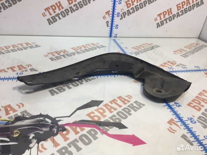 Шкода Октавия Брызговик передний левый