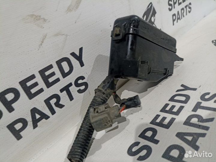 Блок предохранителей под капот Toyota Corona