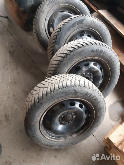 Goodyear UltraGrip Ice Arctic SUV 195/65 R15 95T