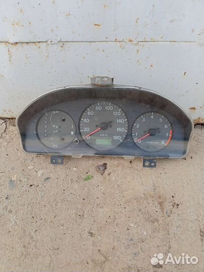 Щиток приборов Mazda Familia