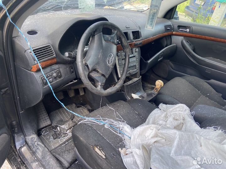 Разбираем прямо сейчас Toyota Avensis (авторазбор)