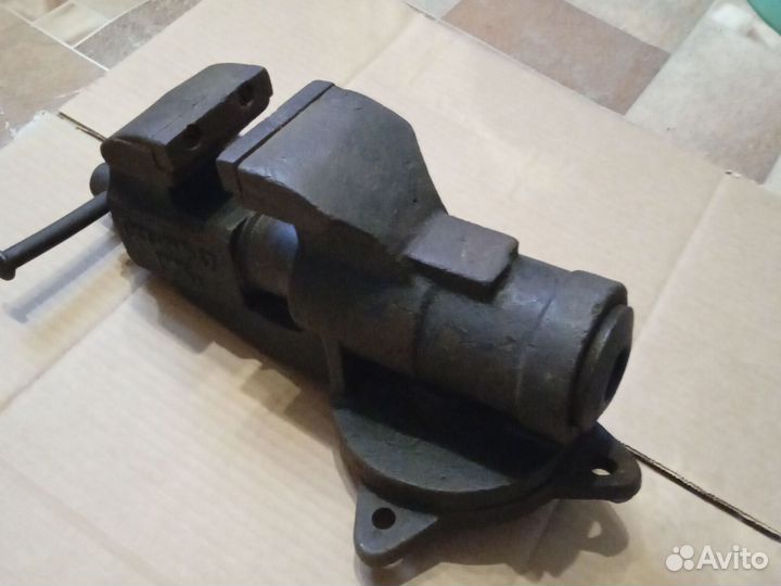 Тиски слесарные