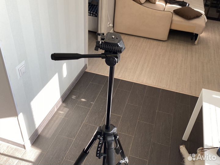 Штатив для фотоаппарата и видеокамеры