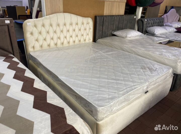 Кровать двуспальная 160x200