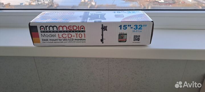 Настольный кронштейн для монитора