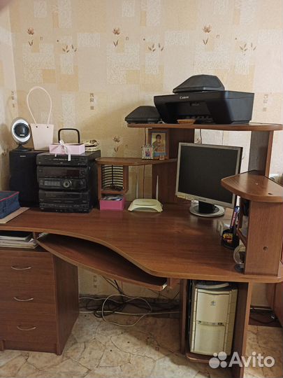 Компьютерный стол