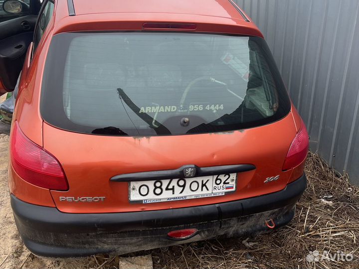 Крышка багажника peugeot 206