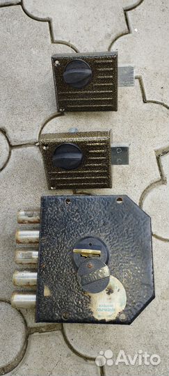 Замки накладные на входные двери и гаражи