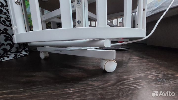 Детская кроватка трансформер с маятником