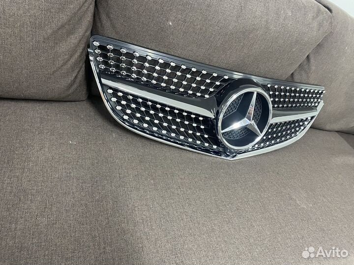 Решетка радиатора mercedes w 207