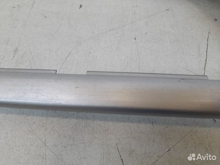 Накладка обшивки двери передняя правая Toyota Land