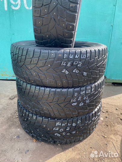 Dunlop SP Winter Ice 02 215/60 R16 99T