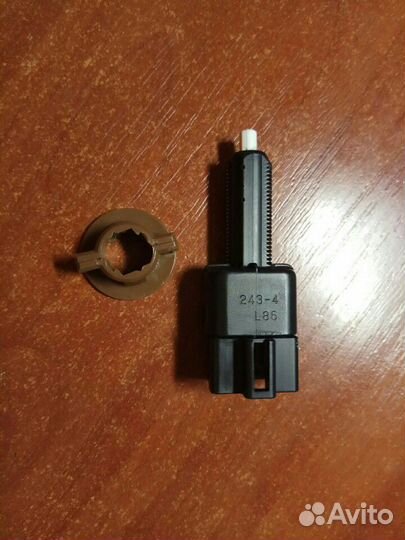 Датчик включения стопсигнала (MR228924) Лансер 10