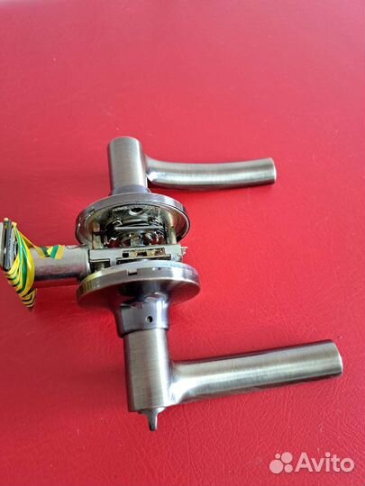 Ручка дверная металлическая