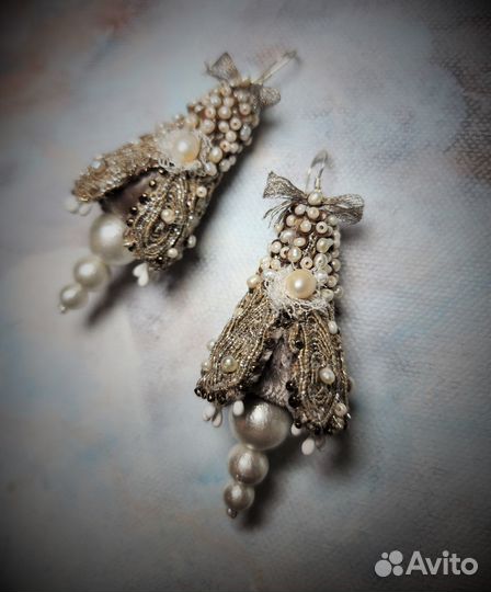 Серьги ручной вышивки бутоны цветов с жемчугом