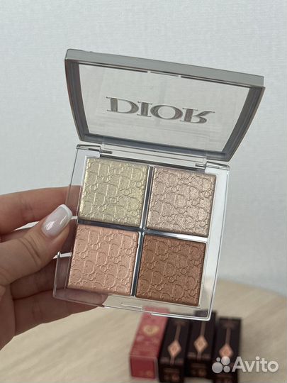 В наличии палетка хайлайтеров Dior Backstage 002