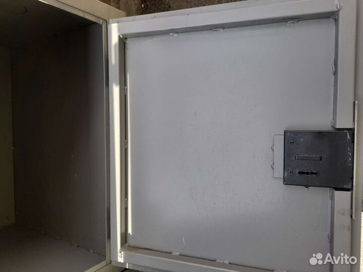 Сейф металлический