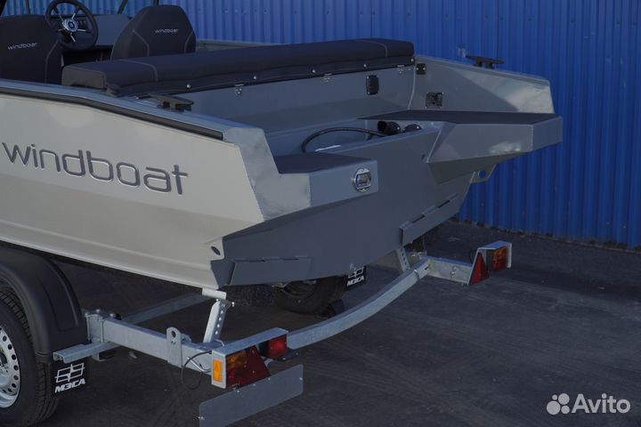 Windboat 4.6 DCX