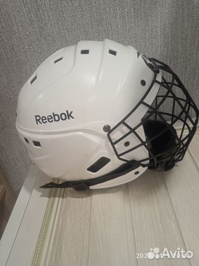 Хоккейный шлем