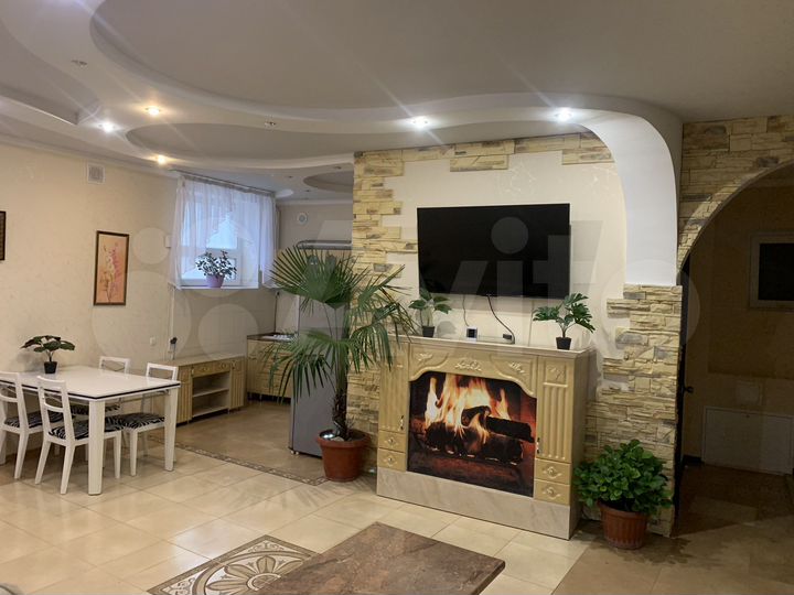 2-к. квартира, 65 м², 1/4 эт.