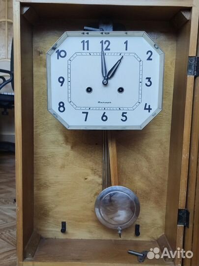 Часы Янтарь настенные с маятником СССР деревянные