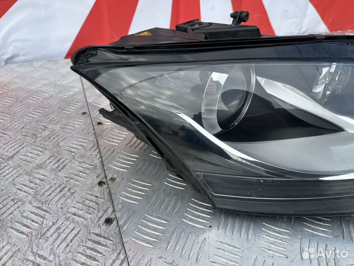 Фара ксенон правая Audi TT 8J