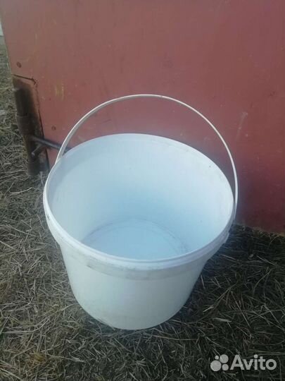 Ведро пластиковое с крышкой 5 литров