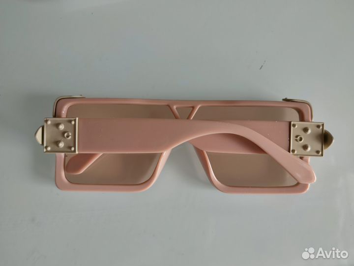 Солнцезащитные очки Louis Vuitton