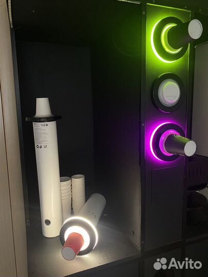 Универсальный диспенсер для стаканов и крышек