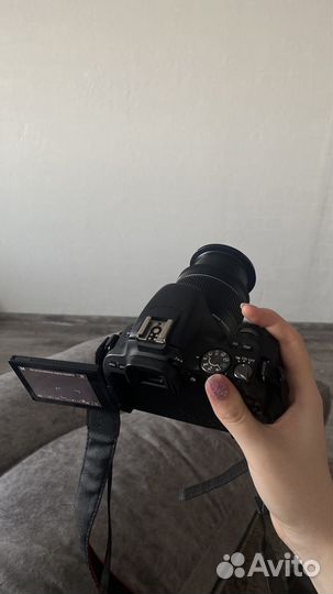 Зеркальный фотоаппарат Canon eos 200d