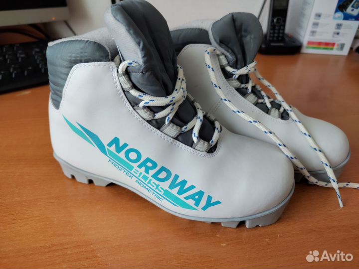 Лыжные ботинки (33 размер)