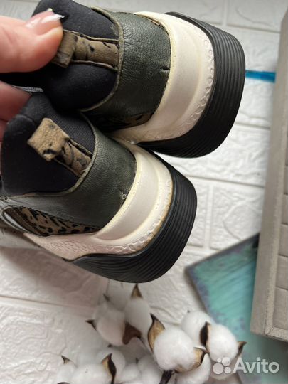 Кроссовки натуральная кожа 38 размер