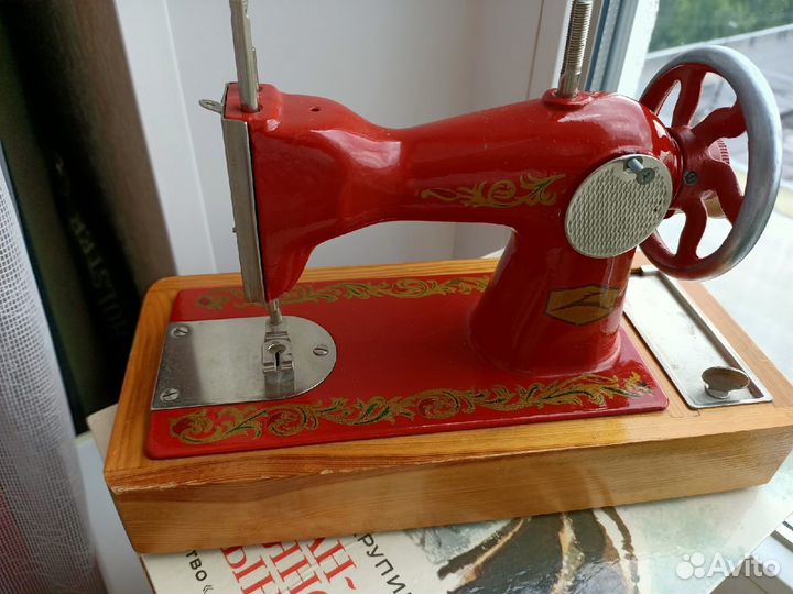 Детская швейная машинка