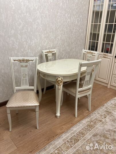 Столы и стулья