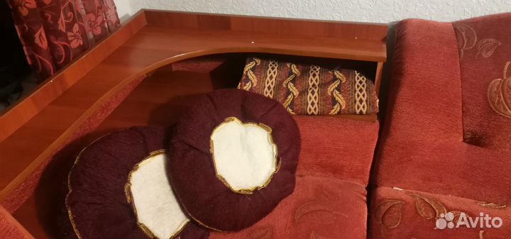 Угловой раскладной диван, с полочкой