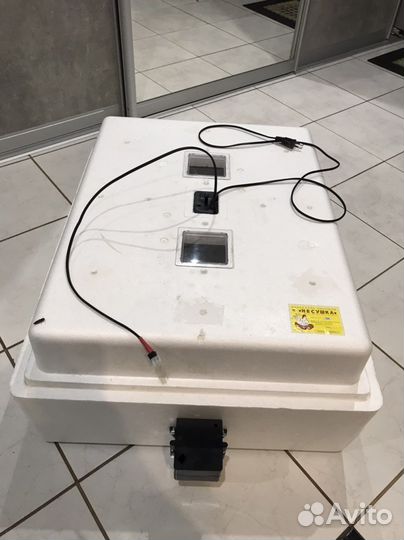 Инкубатор для яиц автоматический несушка