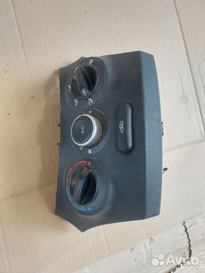 Блок управления климатом Hyundai Solaris