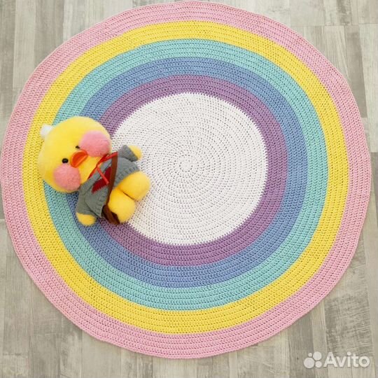 Ковер круглый вязаный