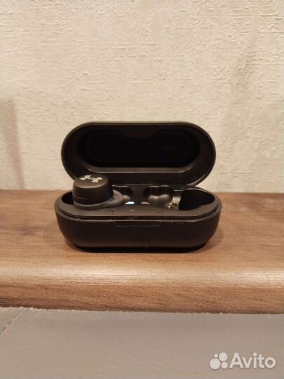 Беспроводные наушники jbl