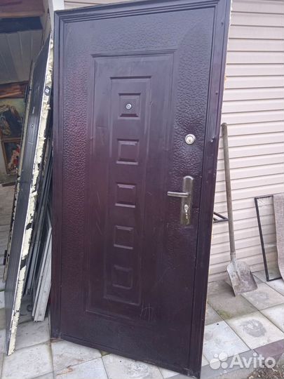 Дверь входная стальная железная