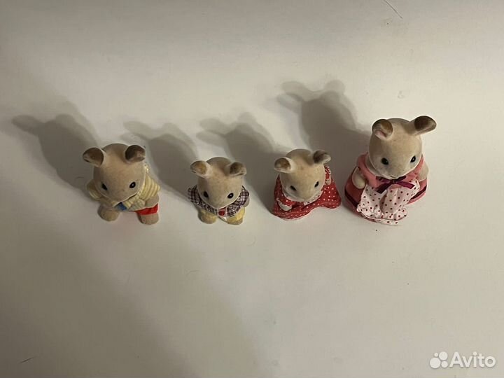 Sylvanian families семья бежевые зайцы