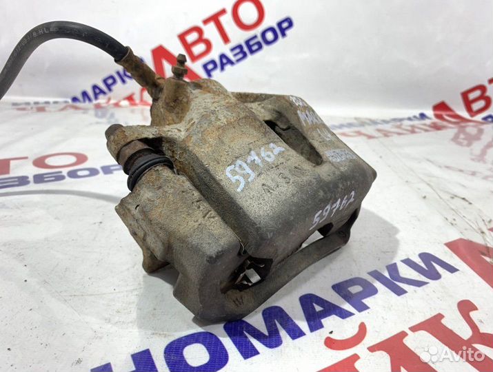 Суппорт тормозной передний левый Toyota Mark 2 110