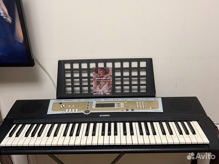 Синтезатор Yamaha psr r200