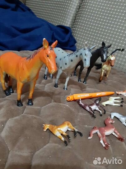 Фигурки лошадей