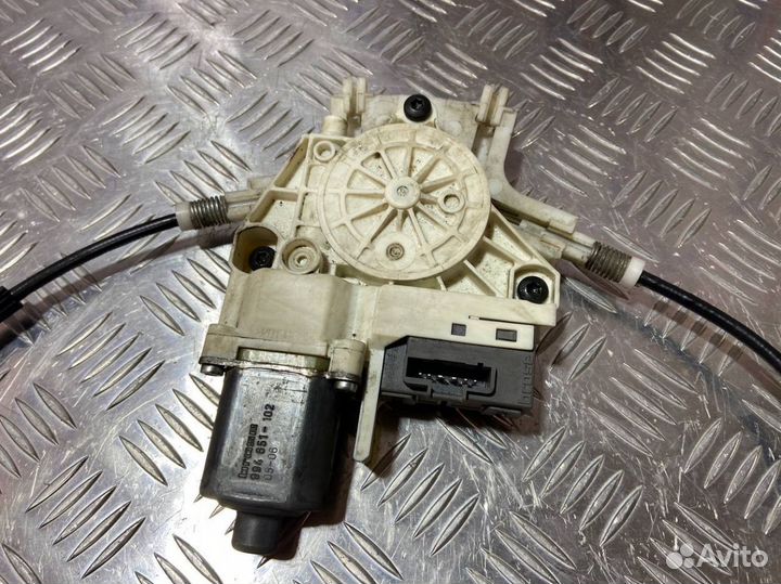 Стеклоподъемник Peugeot 407