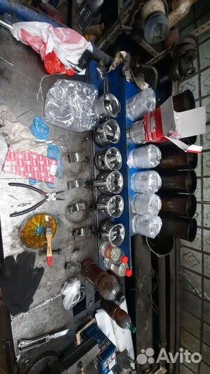 Продам поршня и гильзы б/у. Fe6 24v камера сгорани