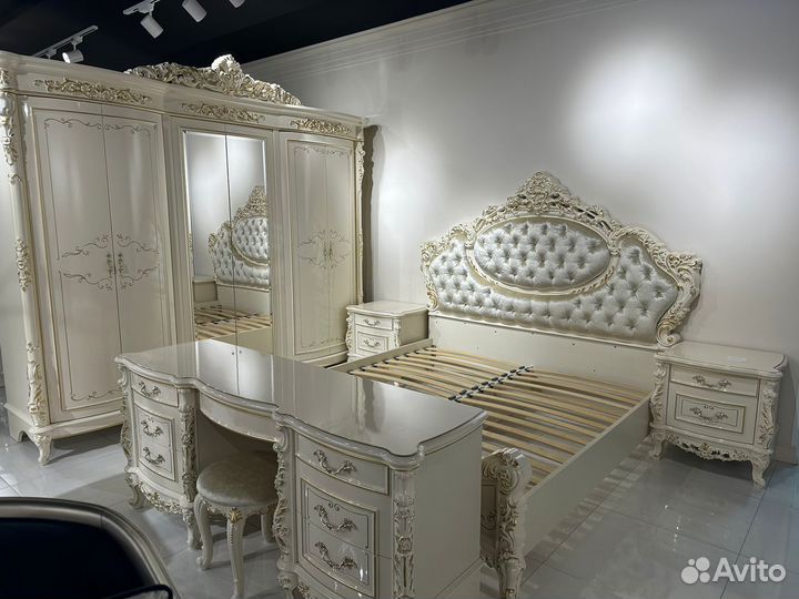 Спальный гарнитур