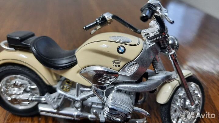 Модель1:18 motormax Bmw R1200C 1997 007 James Bond