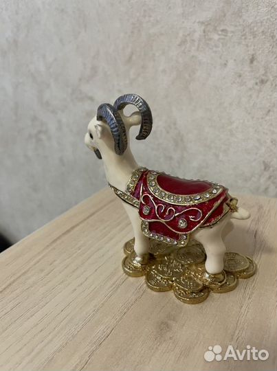 Шкатулка для украшений со стразами козлик